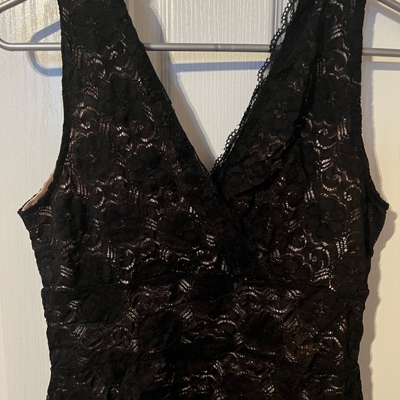 Dynamite black lace body con dress w beige underlay! Size large - Picture 2 of 4